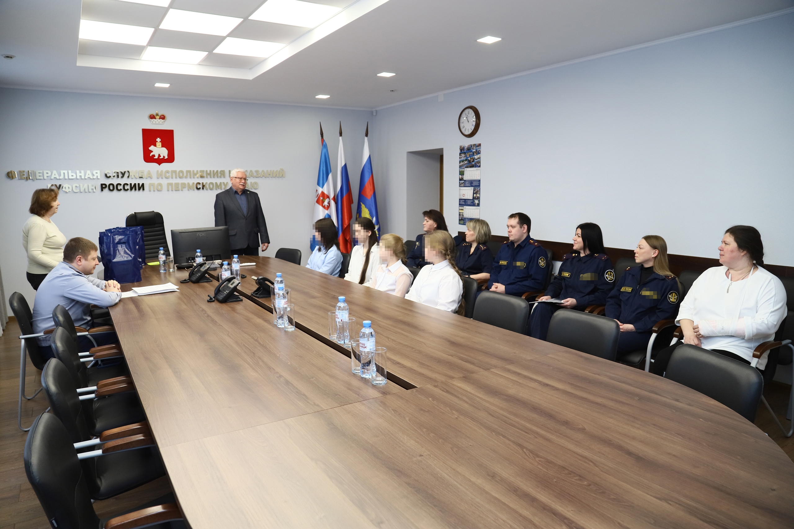 Объединенная профсоюзная организация ГУФСИН России по Пермскому краю поздравила детей за участие в творческом конкурсе «Зимушка-Зима»