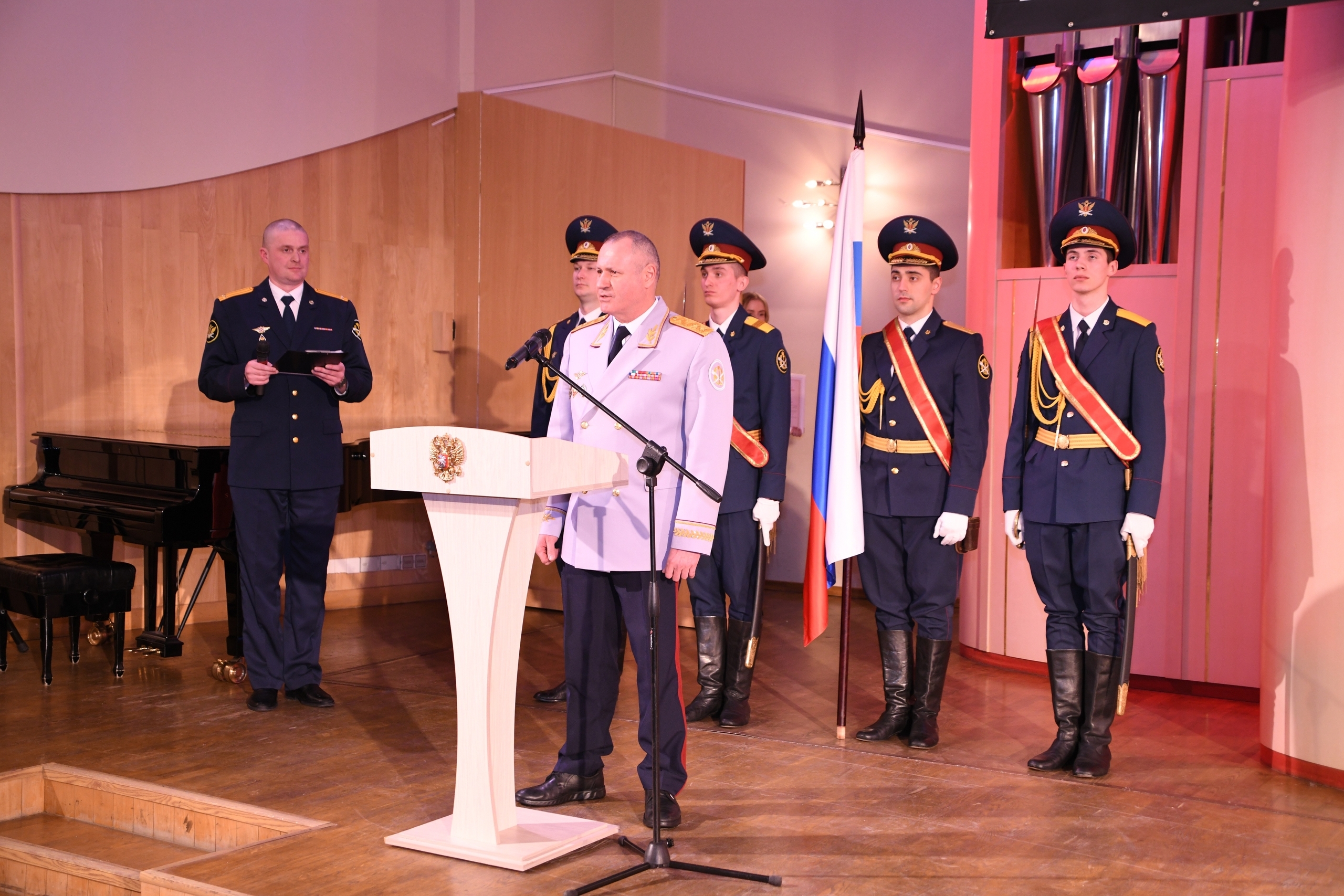 Председатель Пермской краевой организации Общероссийского профсоюза работников государственных учреждений и общественного обслуживания Алексей Гебауэр поздравил личный состав и ветеранов уголовно-исполнительной системы Прикамья .