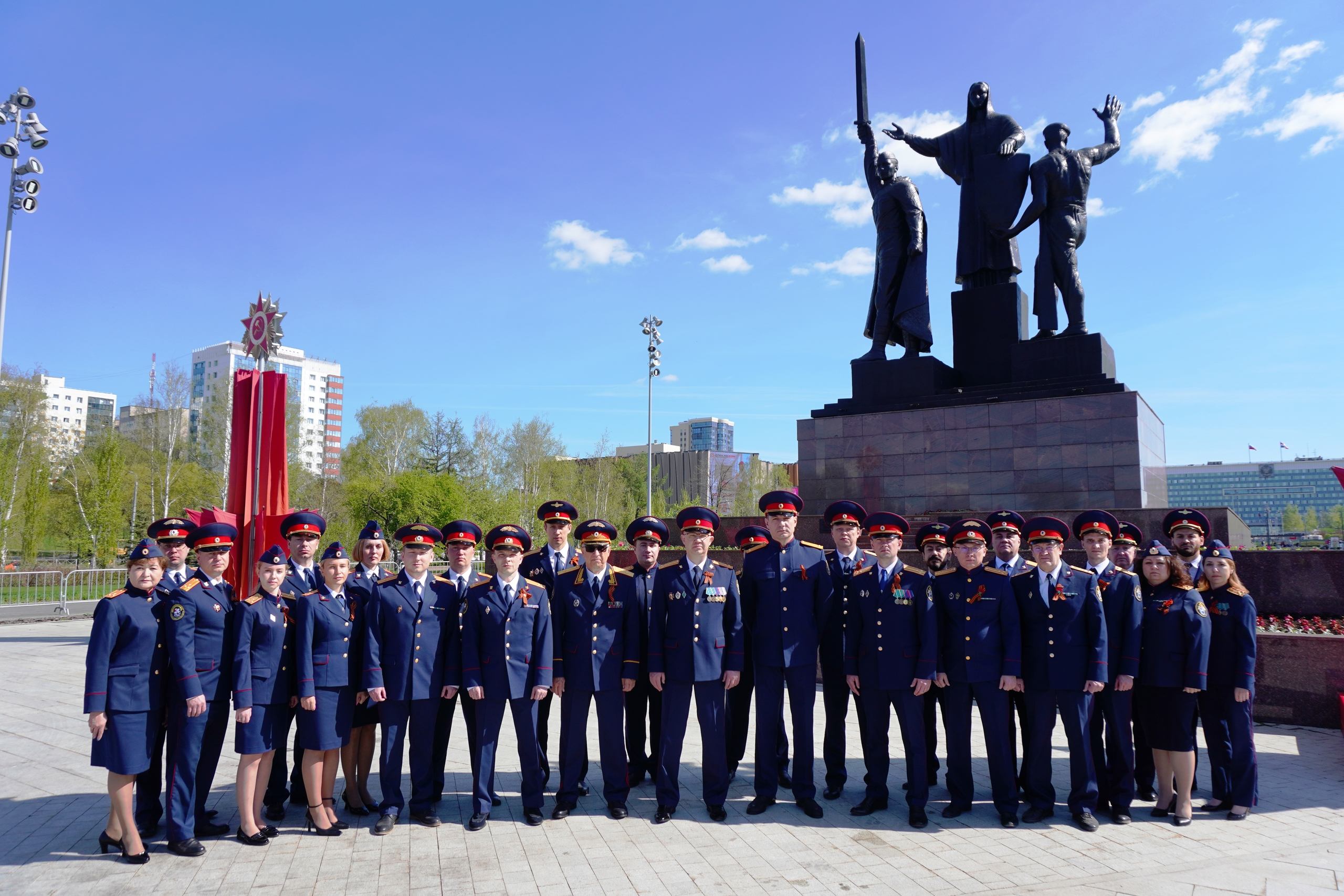 В Перми в преддверии 81-й годовщины Дня Победы руководитель краевого следственного управления СК России принял участие в церемонии возложения цветов.