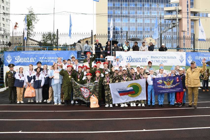 В преддверии празднования Дня защиты детей в Перми на стадионе Динамо состоялась военно-патриотическая игра «Зарница».